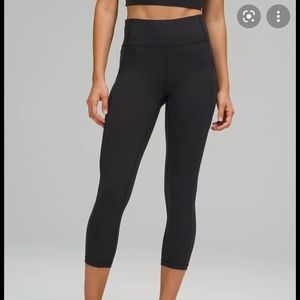 Fast and free 19 inch black Lululemon leggings. With side pockets